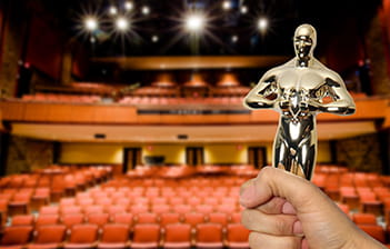 Man holding Oscar Award